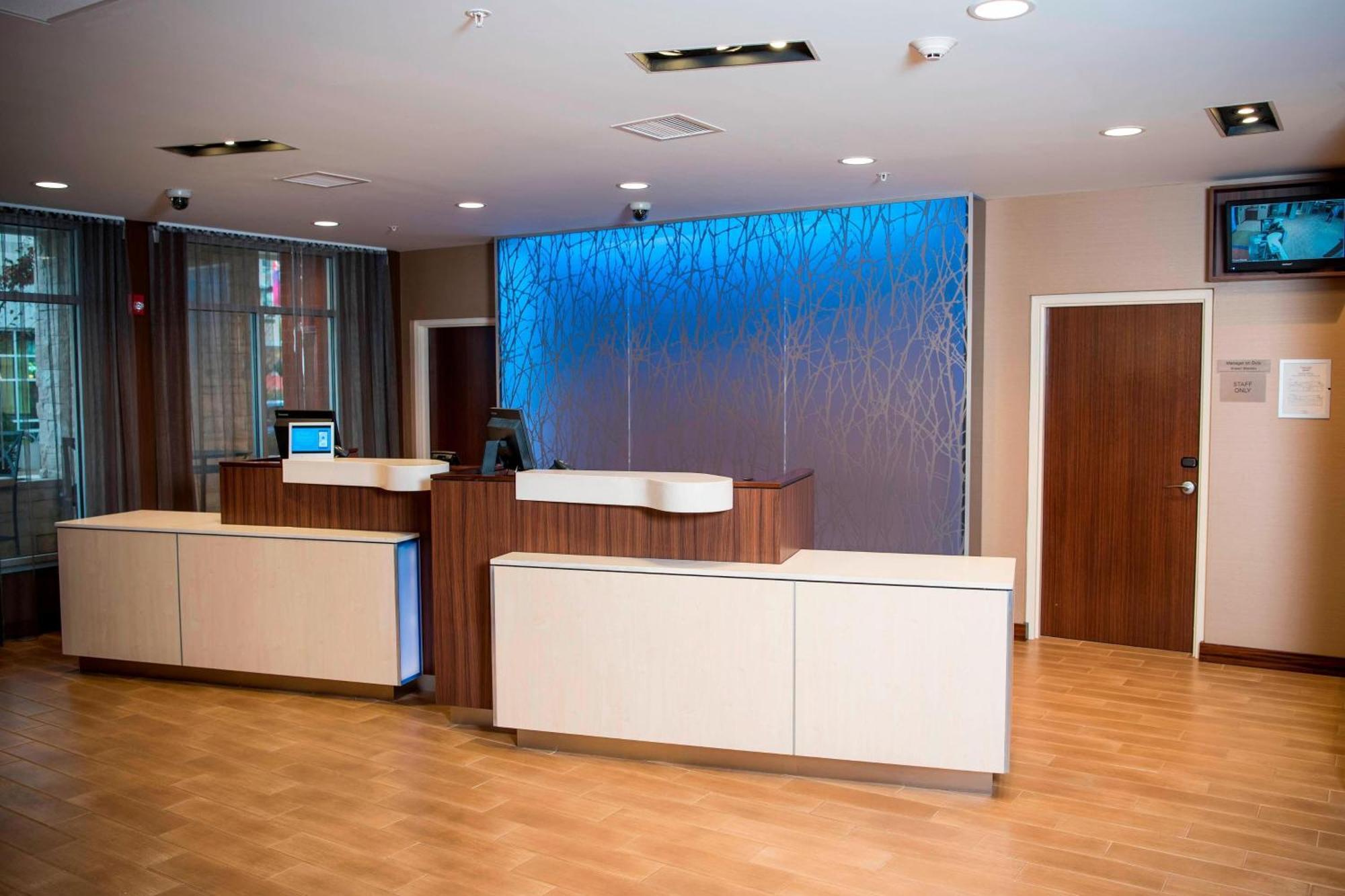 Hotel Fairfield & By Marriott Uptown/university Area 3*
